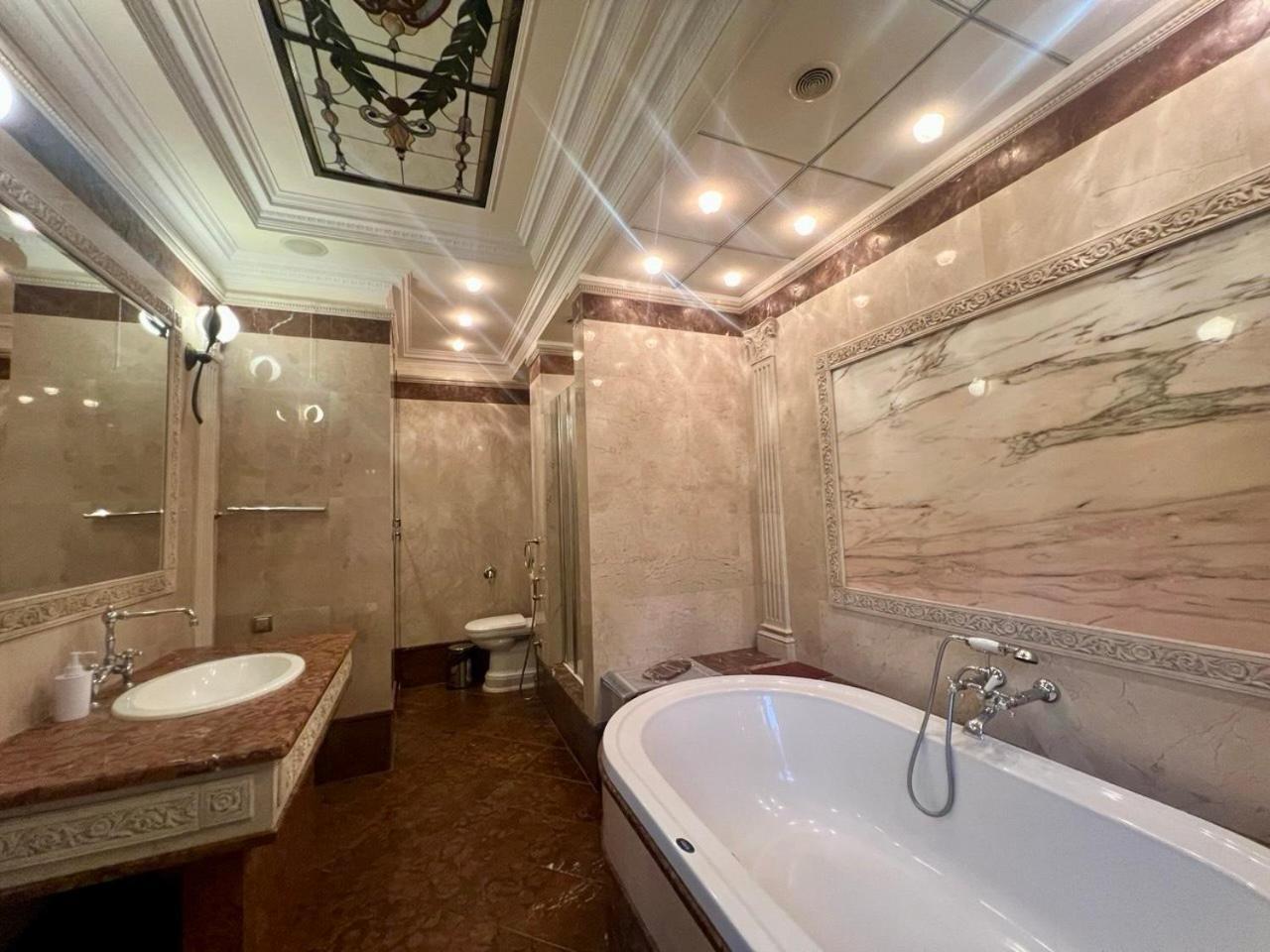 Apartments Rentals Ukraine On Kreshchatik Kiev Buitenkant foto